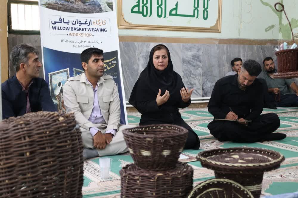 ارغوان‌بافی دیوزناو/ از ثبت ملی تا افق ثبت جهانی با حضور هنرمندان و فعالان صنایع‌دستی کردستان