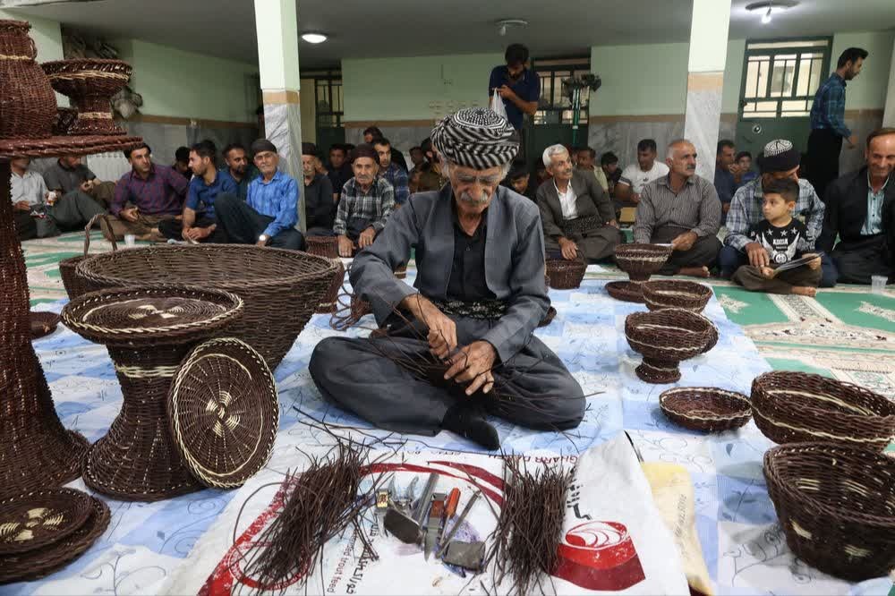 ارغوانبافی دیوزناو/ از ثبت ملی تا افق ثبت جهانی با حضور هنرمندان و فعالان صنایعدستی کردستان