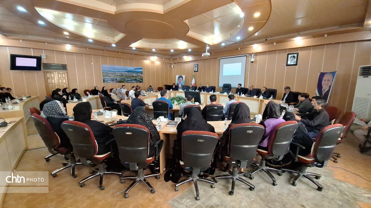 دیدار هنرمندان صنایع‌دستی با استاندار کهگیلویه و بویراحمد