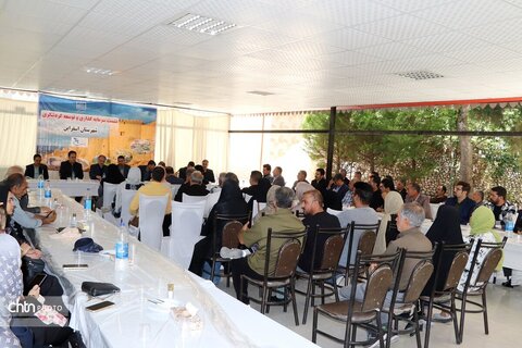 نشست تخصصی فعالان گرشگری و صنایع دستی شهرستان اسفراین