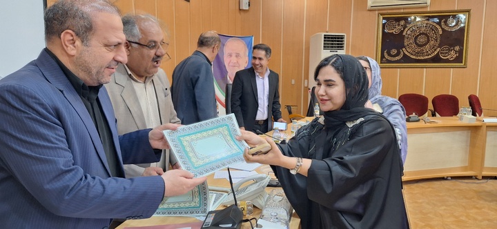 استاندار کهگیلویه و بویراحمد از هنرمندان صاحب مهر اصالت تقدیر کرد