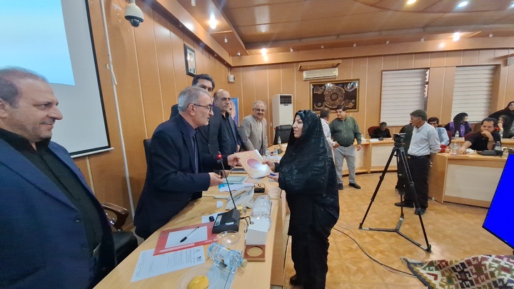 استاندار کهگیلویه و بویراحمد از هنرمندان صاحب مهر اصالت تقدیر کرد