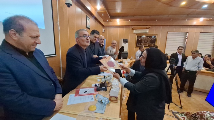 استاندار کهگیلویه و بویراحمد از هنرمندان صاحب مهر اصالت تقدیر کرد