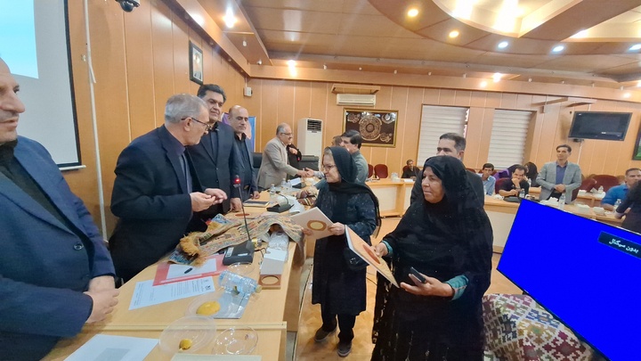 استاندار کهگیلویه و بویراحمد از هنرمندان صاحب مهر اصالت تقدیر کرد