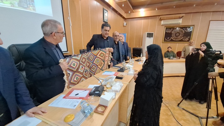 استاندار کهگیلویه و بویراحمد از هنرمندان صاحب مهر اصالت تقدیر کرد