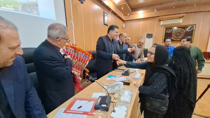 استاندار کهگیلویه و بویراحمد از هنرمندان صاحب مهر اصالت تقدیر کرد