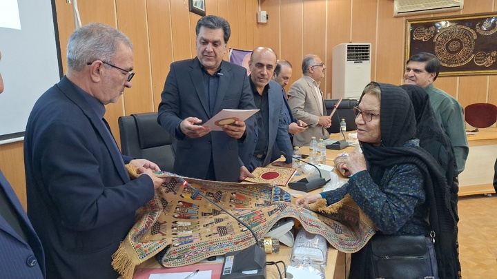 استاندار کهگیلویه و بویراحمد از هنرمندان صاحب مهر اصالت تقدیر کرد