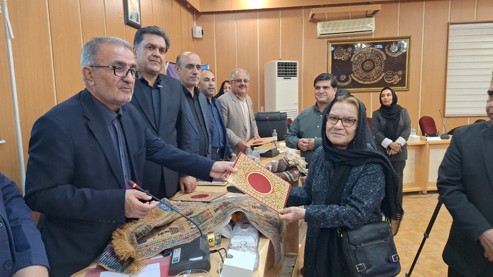 استاندار کهگیلویه و بویراحمد از هنرمندان صاحب مهر اصالت تقدیر کرد