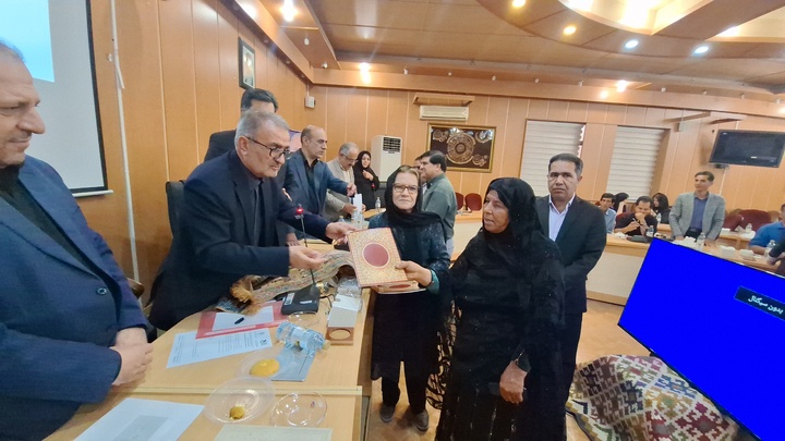 استاندار کهگیلویه و بویراحمد از هنرمندان صاحب مهر اصالت تقدیر کرد