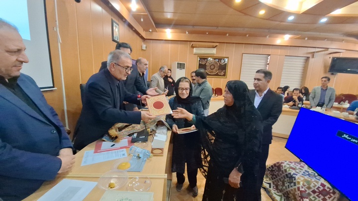 استاندار کهگیلویه و بویراحمد از هنرمندان صاحب مهر اصالت تقدیر کرد