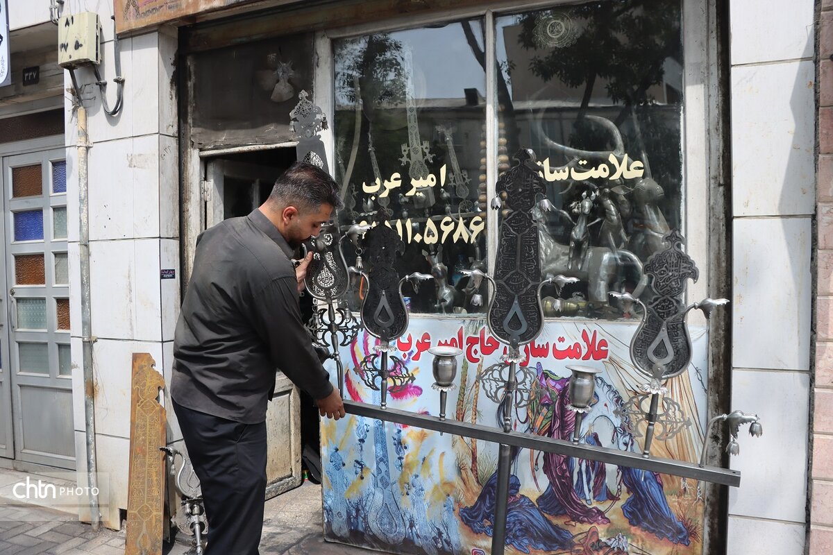 هنر سنتی علم سازی سازنده علامت های مذهبی  در استان خراسان