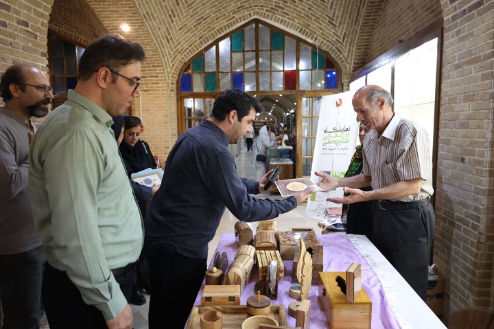 رفع مشکلات و پاسخگویی به مطالبات فعالان صنایع‌دستی کردستان در دستور کار است