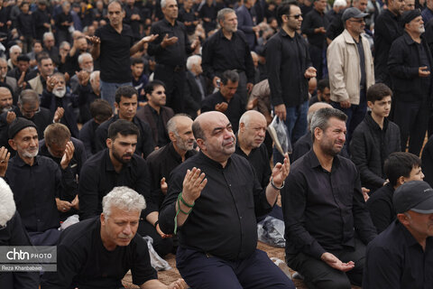 اقامه نماز ظهر عاشورا در اردبیل