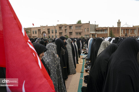 اقامه نماز ظهر عاشورا در اردبیل