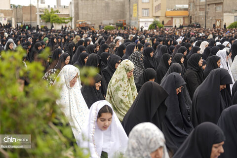 اقامه نماز ظهر عاشورا در اردبیل