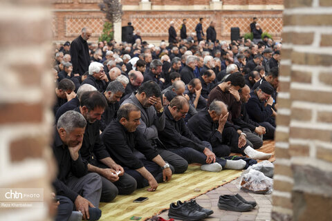 اقامه نماز ظهر عاشورا در اردبیل