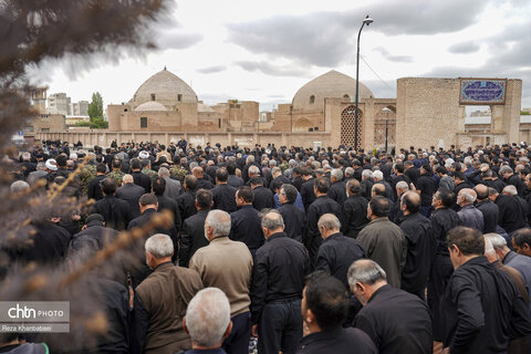 اقامه نماز ظهر عاشورا در اردبیل