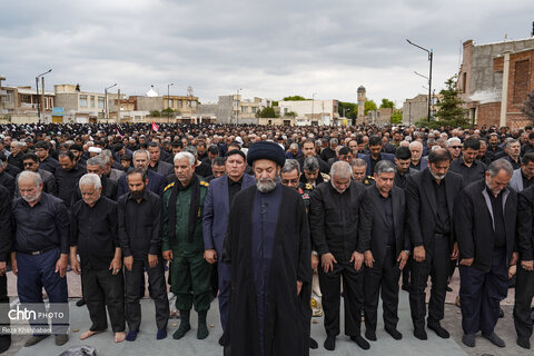 اقامه نماز ظهر عاشورا در اردبیل