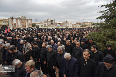 اقامه نماز ظهر عاشورا در اردبیل