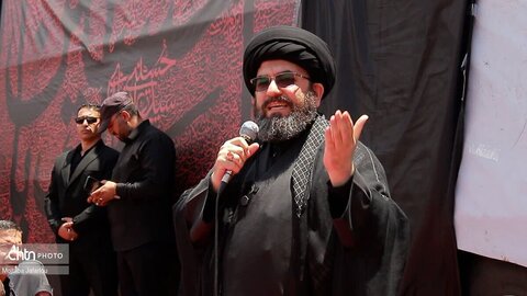 نماز ظهر عاشورا زنجان در میدان تاریخی انقلاب