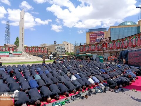 نماز ظهر عاشورا زنجان در میدان تاریخی انقلاب