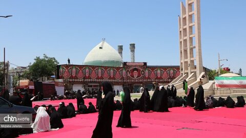 نماز ظهر عاشورا زنجان در میدان تاریخی انقلاب