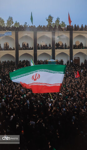 اقیانوس عاشقان در حسینیه سفید اشکذر؛ شکوه نخل‌برداری در عصر عاشورا