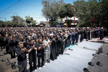 اقامه نماز ظهر عاشورا در قزوین به امامت آیت‌الله مظفری