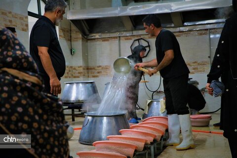 آیین اطعام‌دهی تاسوعای حسینی در ساری