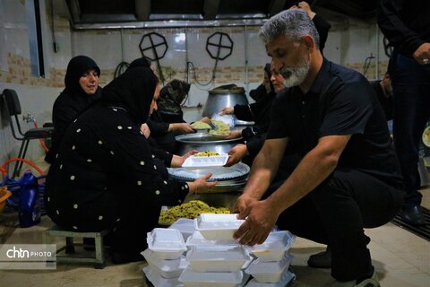 آیین اطعام‌دهی تاسوعای حسینی در ساری