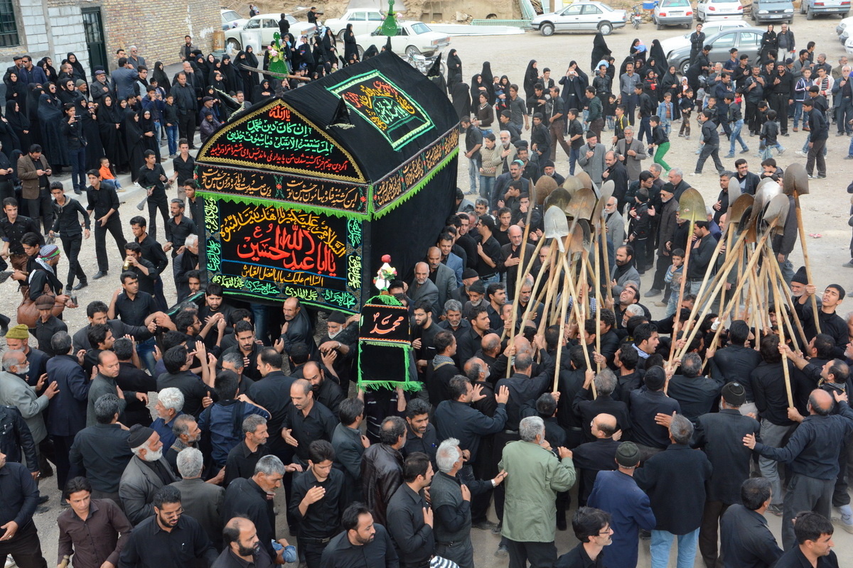 میراثی که نسل به نسل در ماه محرم منتقل میشود/ از هفت منبر تا مشعلگردانی