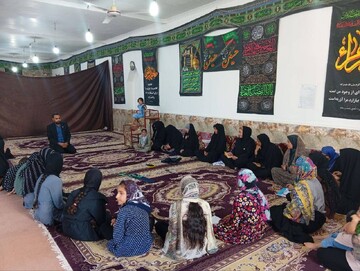 بازدید سرپرست میراث‌فرهنگی نیمروز از دوره‌های آموزشی سیاه‌دوزی در روستای شوکت‌سارانی