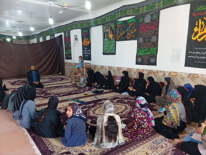 بازدید سرپرست میراث‌فرهنگی نیمروز از دوره‌های آموزشی سیاه‌دوزی در روستای شوکت‌سارانی