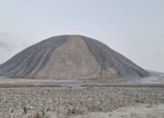 اعجاز زمین‌شناسی در سیستان و بلوچستان؛ گل‌افشان بندر تنگ با مونسون فوران کرد