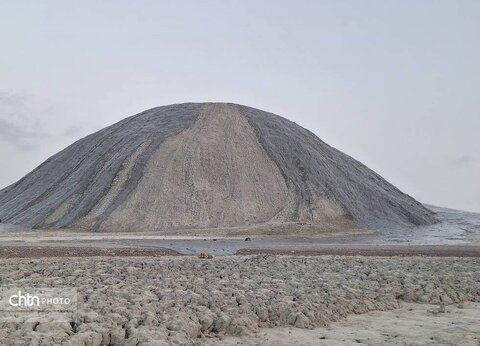 اعجاز زمین‌شناسی در سیستان و بلوچستان؛ گل‌افشان بندر تنگ با مونسون فوران کرد