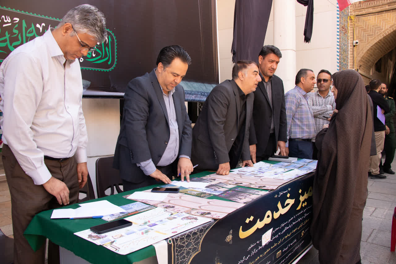 برپایی میز خدمت ادارهکل میراثفرهنگی استان همدان در مسجد جامع