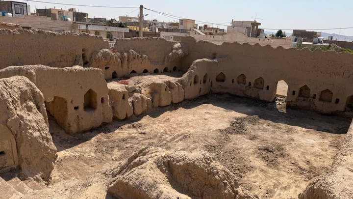 آغاز عملیات مرمت و ساماندهی بنای تاریخی چاپارخانه دهملا در شهرستان شاهرود