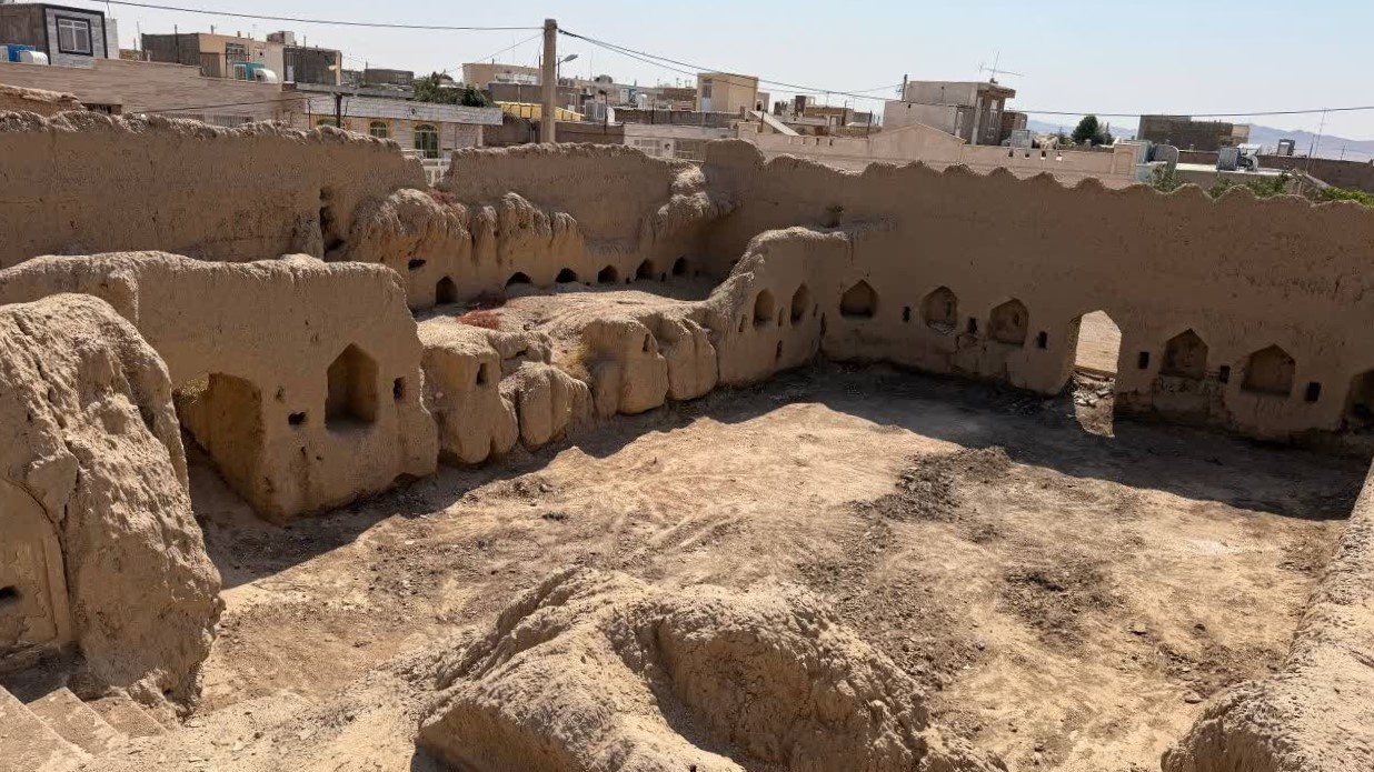 آغاز عملیات مرمت و ساماندهی بنای تاریخی چاپارخانه دهملا در شهرستان شاهرود