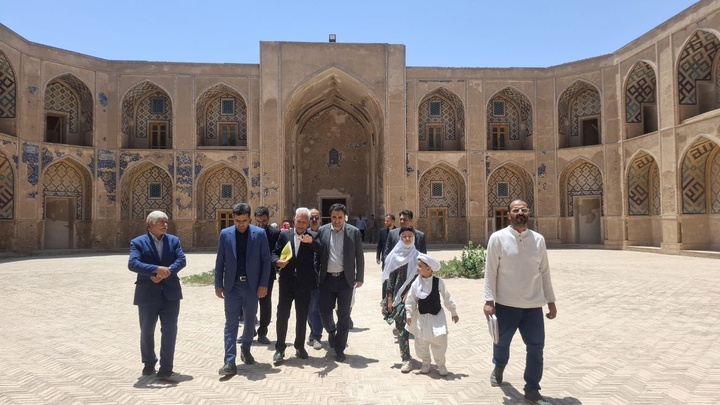 بازدید رئیس مرکز سرمایه‌گذاری و امور اقتصادی وزارت میراث‌فرهنگی از مدرسه تاریخی غیاثیه‌خرگرد خواف