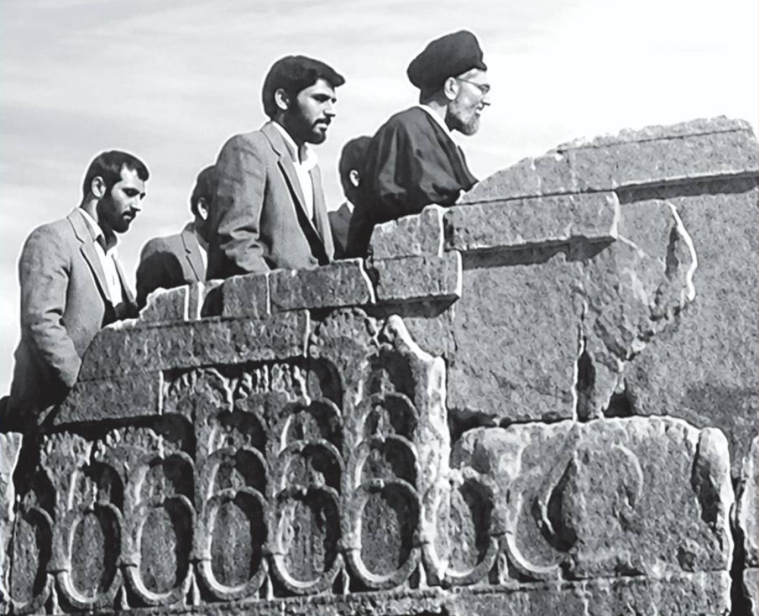 تخت‌جمشید در آینه نگاه رهبر شهید؛ روایتی از پیوند ایران، تاریخ و هویت/ وقتی آیت‌الله خامنه‌ای از هویت ایران و سرنوشت تاریخ نوشت
