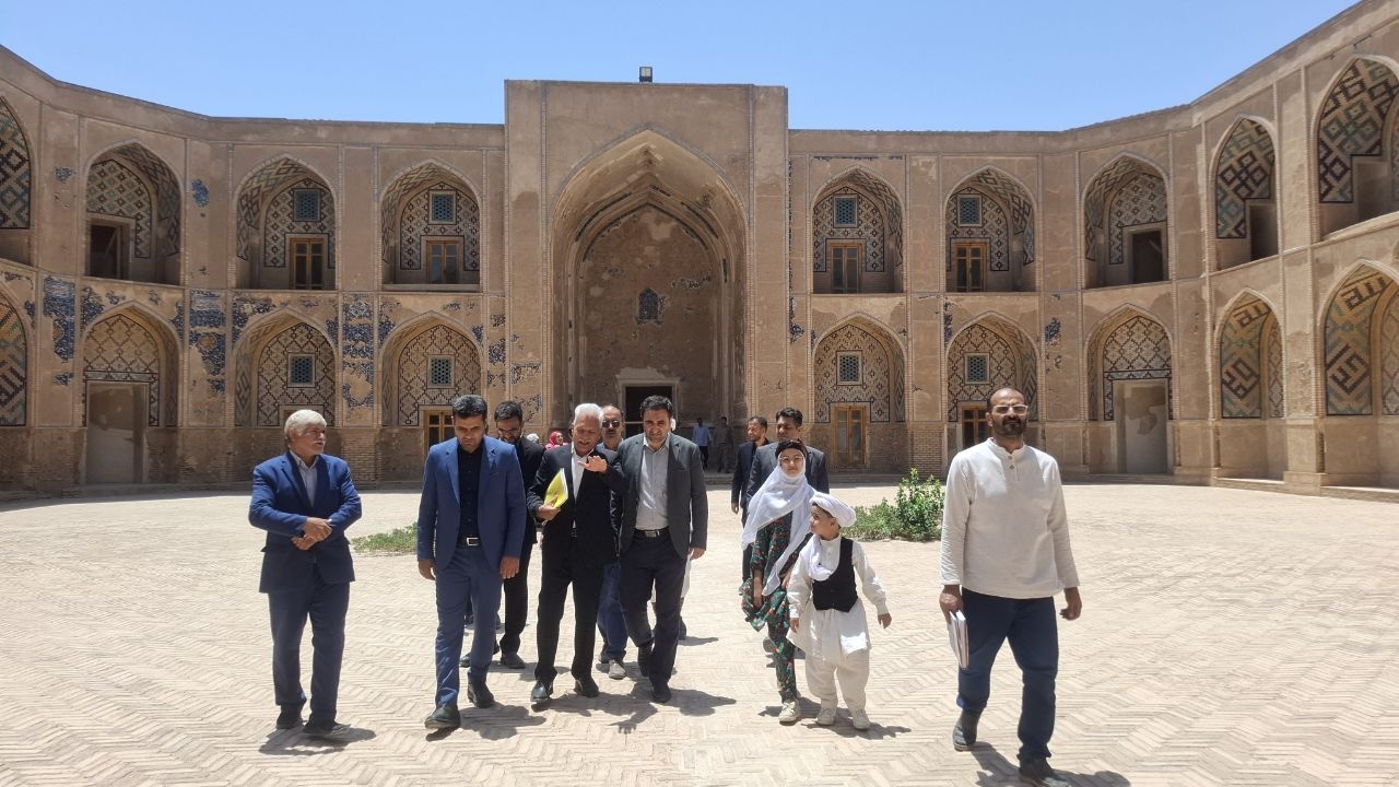 بازدید رئیس مرکز سرمایه‌گذاری و امور اقتصادی وزارت میراث‌فرهنگی از مدرسه تاریخی غیاثیه‌خرگرد خواف