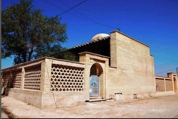 شکوه ادبیات در دل تاریخ؛ برگزاری برنامه کتابخوانی «عصری با کتاب» در روستای تاریخی قروه
