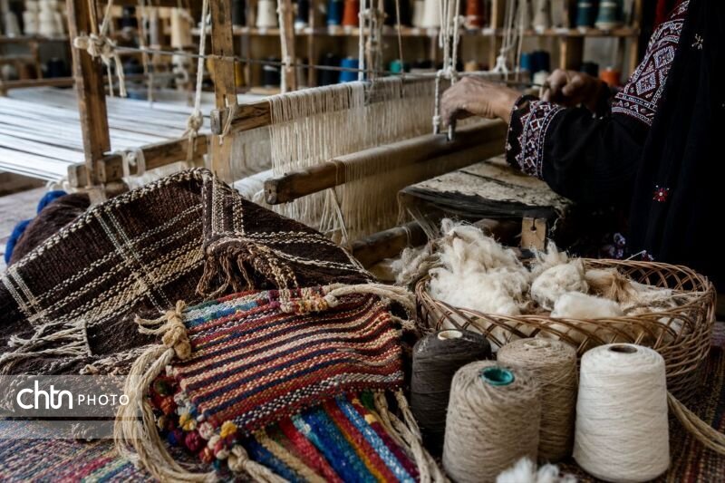 اشتغال پایدار با صنایعدستی و دوخت محلی در خاش/ تقویت اقتصاد روستا با محوریت زنان و مردان هنرمند