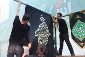 آماده سازی موکب پذیرایی حسینیه اعظم زنجان برای خدمت رسانی به زائرین تشییع امام‌شهید