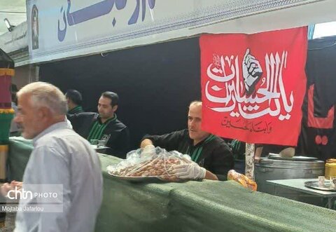 آماده سازی موکب پذیرایی حسینیه اعظم زنجان برای خدمت رسانی به زائرین تشییع امام‌شهید