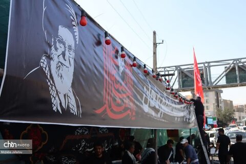 آماده سازی موکب پذیرایی حسینیه اعظم زنجان برای خدمت رسانی به زائرین تشییع امام‌شهید