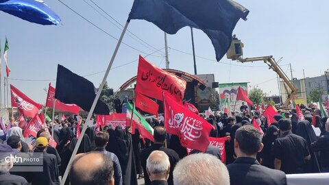 مراسم گرامیداشت و راهپیمایی جاماندگان بدرقه قائد شهید امت همزمان با تشییع پیکر مطهر ایشان در ارومیه
