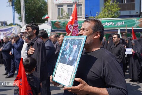 مراسم گرامیداشت و راهپیمایی جاماندگان بدرقه قائد شهید امت همزمان با تشییع پیکر مطهر ایشان در ارومیه