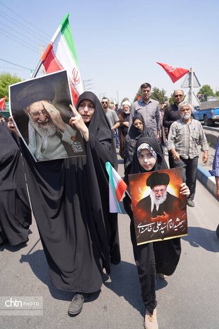 مراسم گرامیداشت و راهپیمایی جاماندگان بدرقه قائد شهید امت همزمان با تشییع پیکر مطهر ایشان در ارومیه