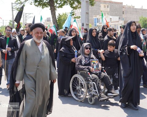 مراسم گرامیداشت و راهپیمایی جاماندگان بدرقه قائد شهید امت همزمان با تشییع پیکر مطهر ایشان در ارومیه